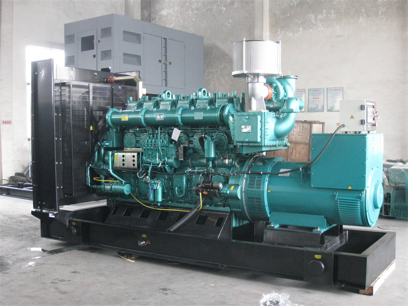 南浔200KW 柴油发电机的油耗是多少？